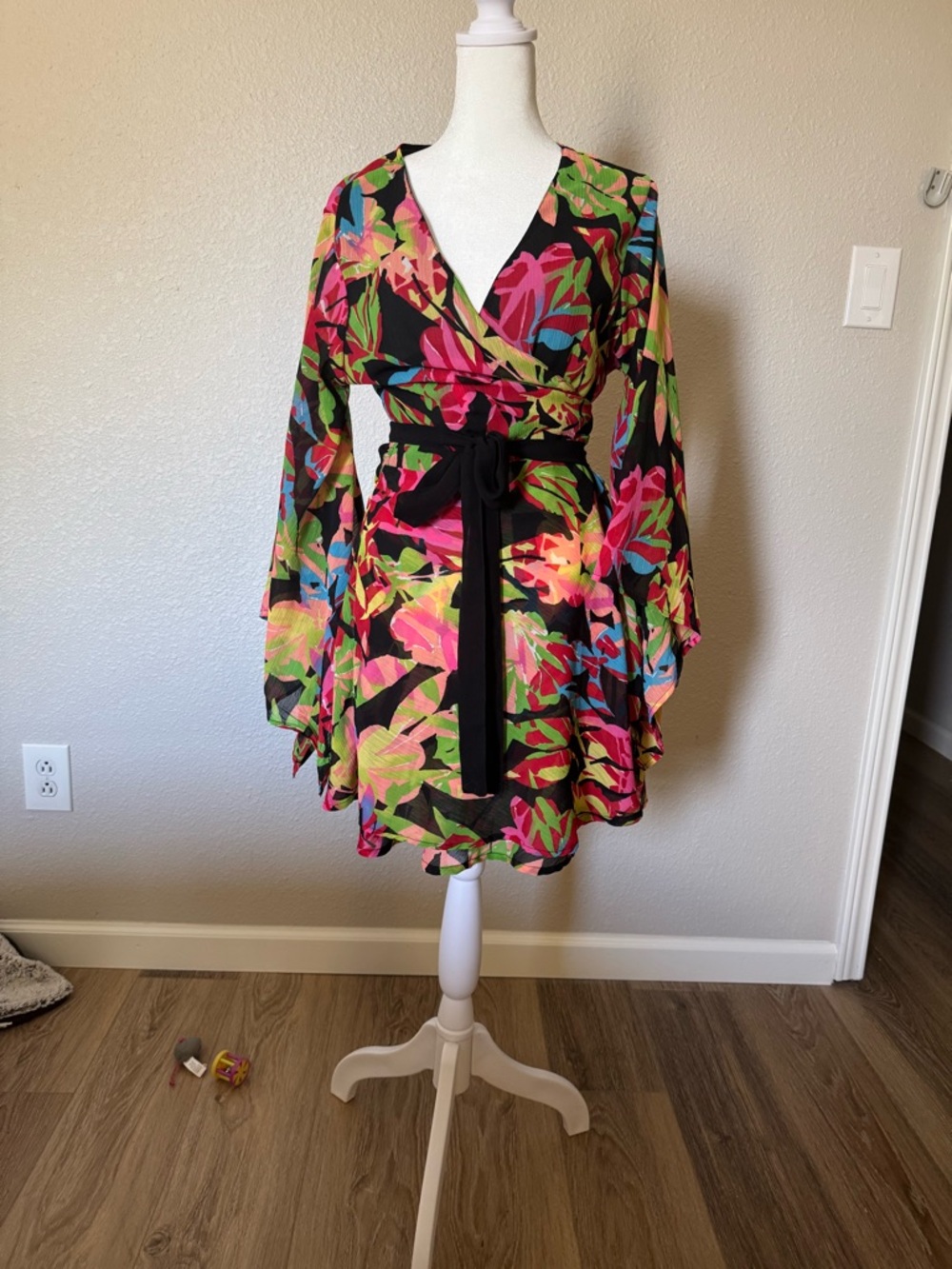 metrostyle Blk Floral Multi print Wrap Dress Y2K, handkerchief sleeves